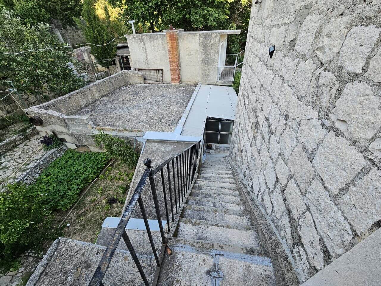 Kamena kuća i zemljište u Marušićima - prodaja