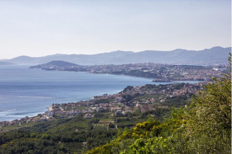Atraktivno građevinsko zemljište, stambena zona, Podstrana